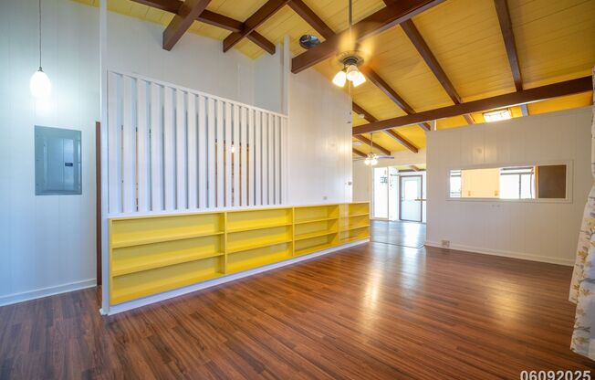 MOANALUA GARDENS 3BR/2BA/1 Assigned parking, plenty of street parking.