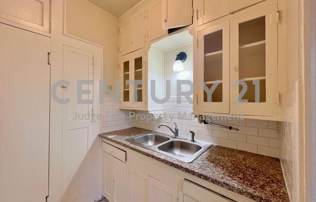Cute 2nd Floor 1/1 Located Near Bishop Arts District For Rent!