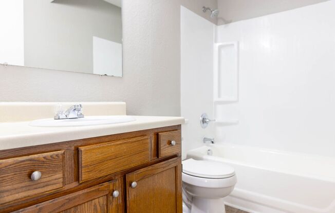 3 beds, 1.5 baths, 960 sqft, $1,250, Unit C1