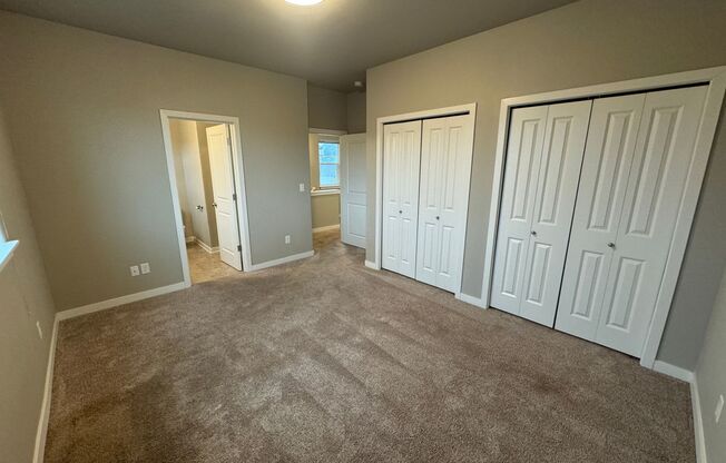 3 beds, 2.5 baths, 1,336 sqft, $2,100, Unit 3619