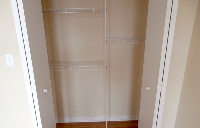 2 beds, 1 bath, $1,800, Unit 4751 #1W