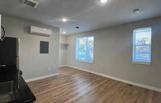 Studio, 1 bath, $750, Unit 729 W Center # 205