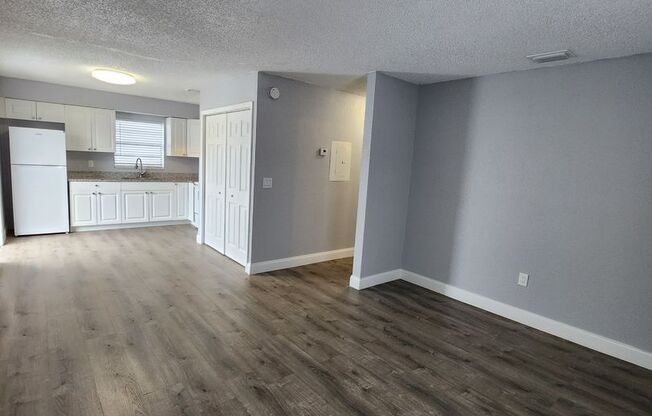 2 beds, 1 bath, 1,000 sqft, $1,295, Unit 5716 D