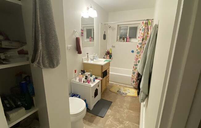 2 beds, 1 bath, $2,920, Unit 7