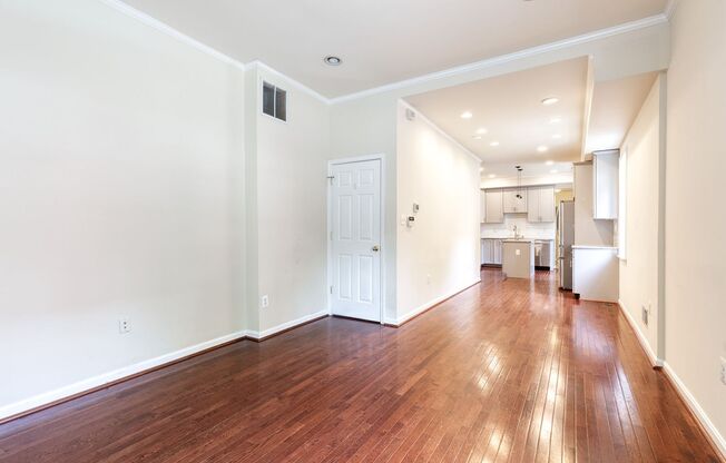 Stylish End-of-Group 2 bd 2.5bth Home in Prime Federal Hill Location with Stunning Rooftop Views!