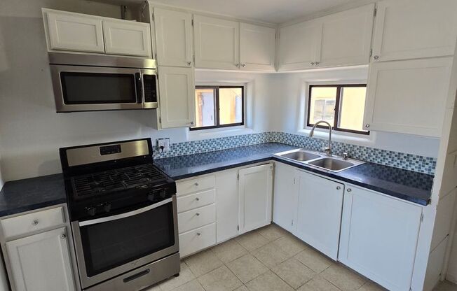 2 beds, 1 bath, $1,700