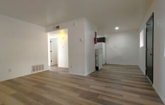 2 beds, 1 bath, 800 sqft, $950, Unit Unit 5