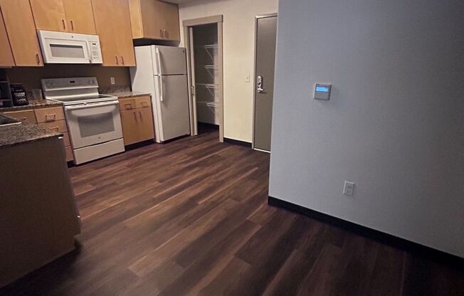 1 bed, 1 bath, 743 sqft, $1,400, Unit 123