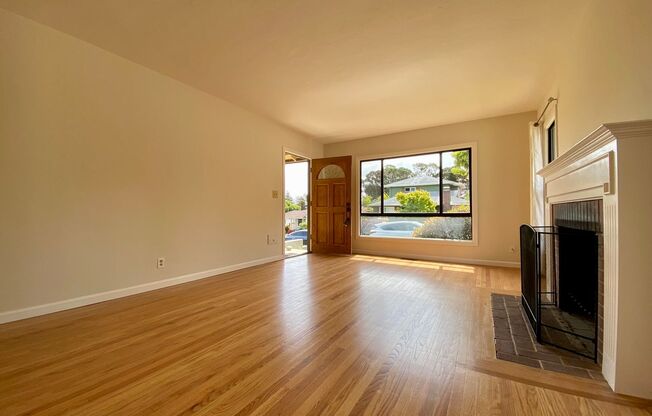 Renovated Single-Family Home on the Peninsula - Pets Negotiable