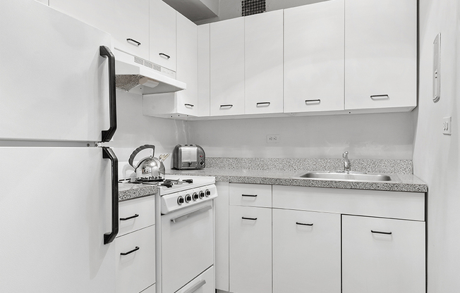 430 W 34 ST