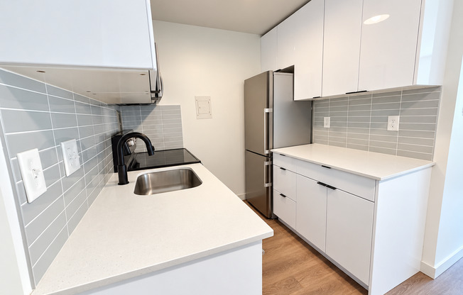 Studio, 1 bath, 375 sqft, $1,450, Unit 306