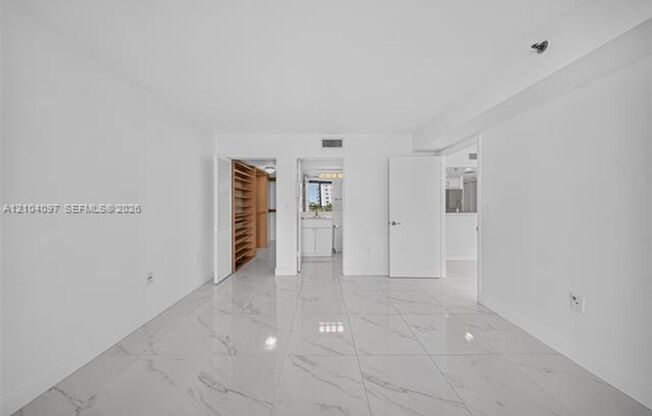1 bed, 1.5 baths, $3,100, Unit # 916