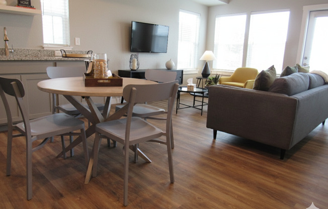 3 beds, 2 baths, 1,261 sqft, $2,175, Unit 1776-201