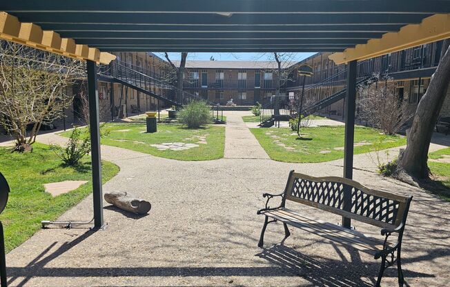 Courtyard Apartments - Pampa