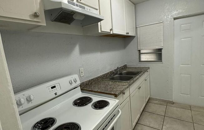 3 beds, 1 bath, $1,300