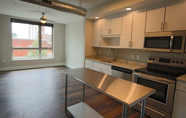 1 bed, 1 bath, 605 sqft, $1,495, Unit APT 424