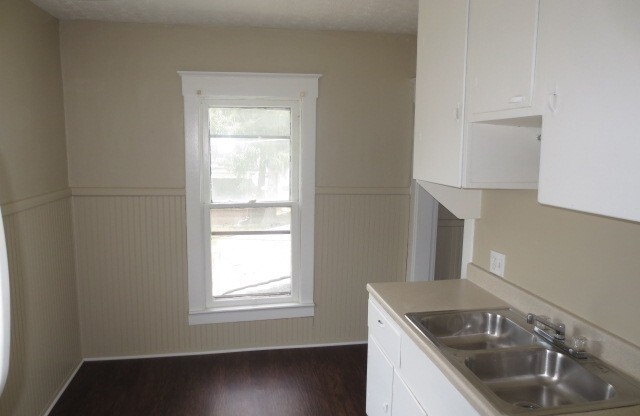 2 beds, 1 bath, $750, Unit 611 1/2 Sandusky St