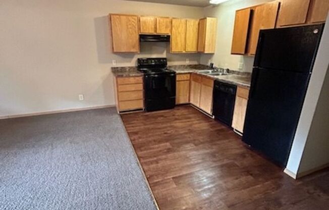 2 beds, 1 bath, 850 sqft, $695