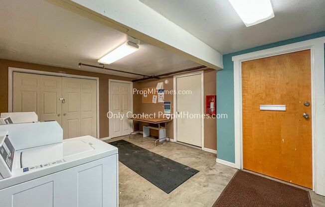 2 beds, 1 bath, $1,599, Unit 8820 N Ivanhoe Street Unit 17