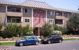 2320 S BENTLEY AVE