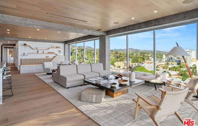 3 beds, 4 baths, 3,580 sqft, $29,900, Unit PHE