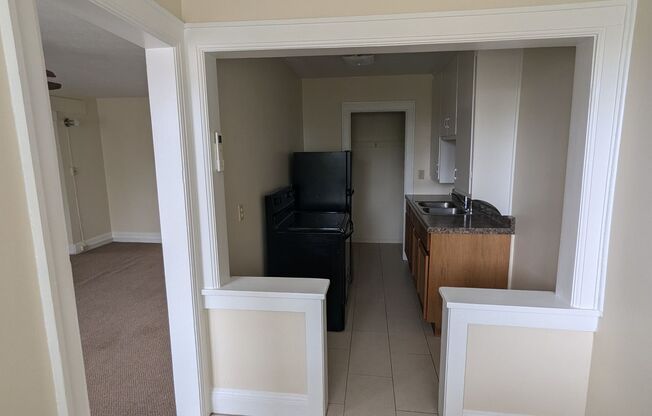 1 bed, 1 bath, $625, Unit 205