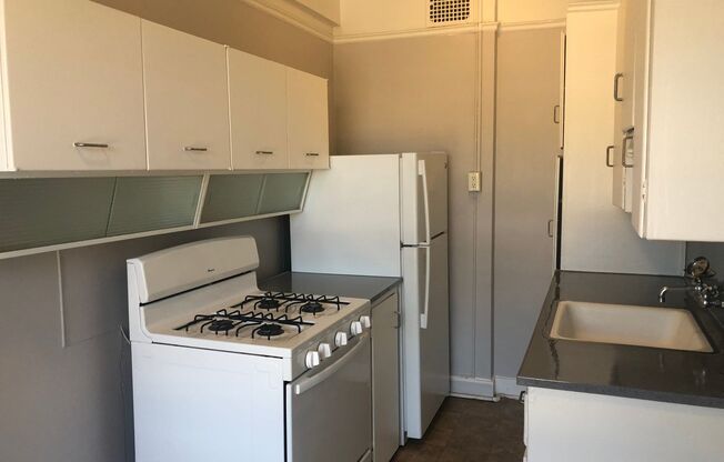 2 beds, 1 bath, 844 sqft, $1,350, Unit 4N