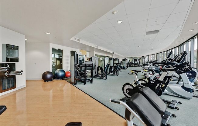 2 beds, 2 baths, $2,600, Unit # 3702