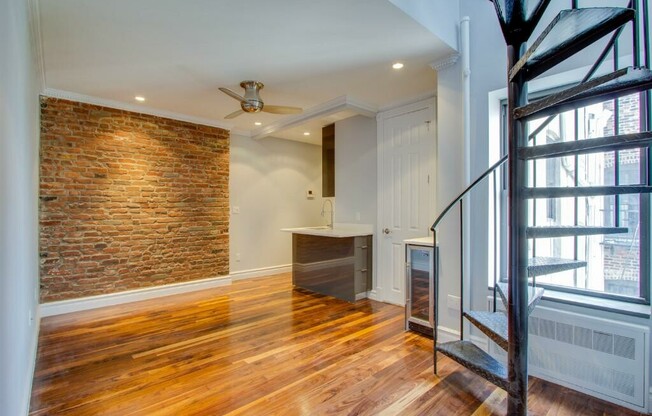 1590 Lexington Ave