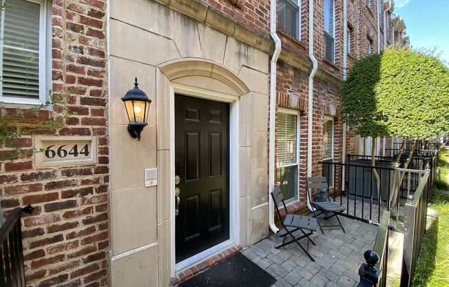 Walk to SMU, Bush Library, & Snyder Plaza!