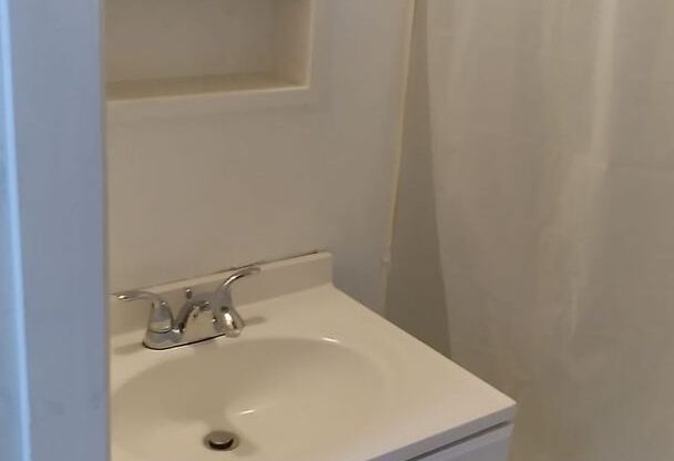 1 bed, 1 bath, 230 sqft, $675, Unit 208