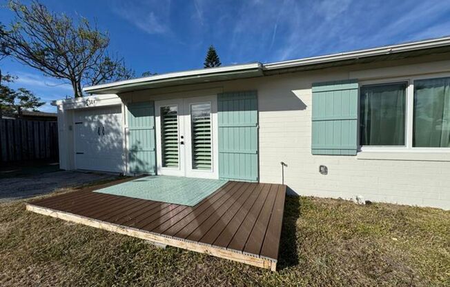 Remodeled 2/1 Beachside Bungalow