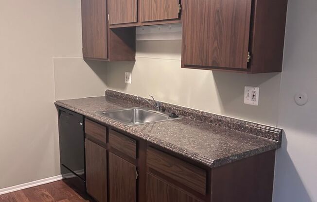 MEDFORD PLACE APARTMENTS - ROYAL OAK 1 BEDROOM UNITS