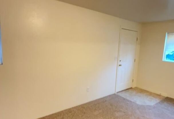 2 beds, 1 bath, 700 sqft, $1,245, Unit 421C