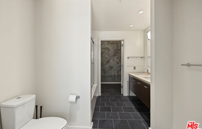 1 bed, 1.5 baths, 1,090 sqft, $3,000, Unit 302