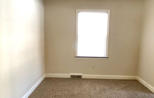 2 beds, 1 bath, $775, Unit 275