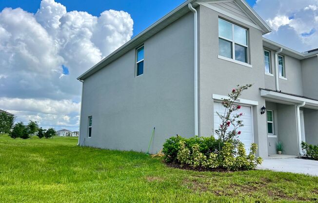 New Townhome 3 bed 2.5 bath in St Cloud, FL