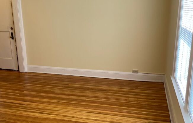 1 bed, 1 bath, 600 sqft, $969, Unit 215
