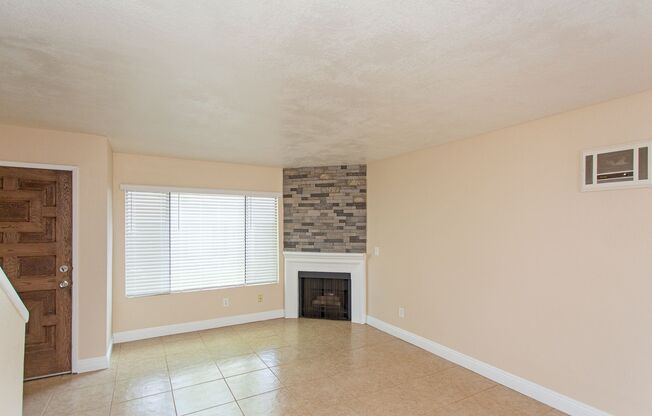 Cozy 2 Bedroom Townhouse in Seabreeze Community