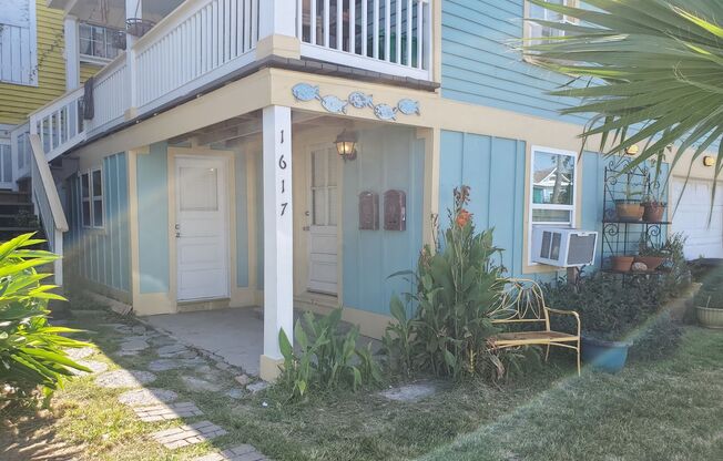 Studio, 1 bath, 450 sqft, $950, Unit 1617 17th St Down