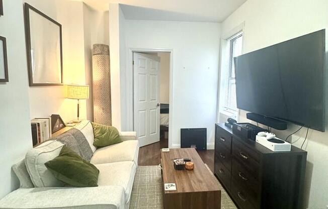 338 E 65 ST