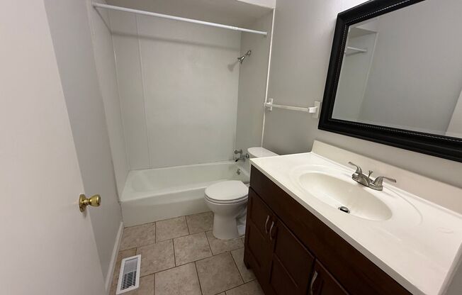 1 bed, 1 bath, 714 sqft, $750, Unit 4962 Tippecanoe