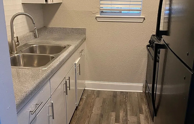 3 beds, 2 baths, 1,000 sqft, $1,718, Unit 1809-114