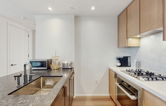 1 bed, 1 bath, 830 sqft, $7,000, Unit 12B