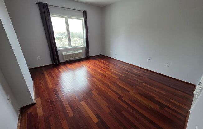 PRICE REDUCTION! & NO LEASING FEE REQUIRED