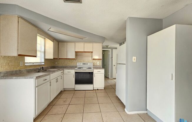 2 bedroom, 1 bath, 1 car garage house for rent in Port Richey - Available NOW