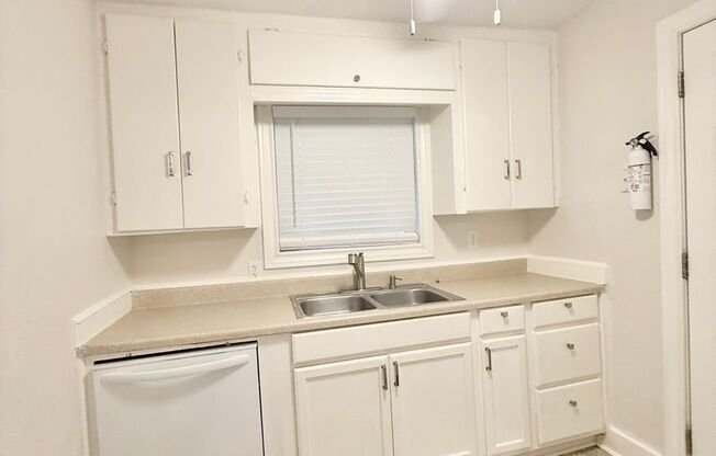 Adorable 2/1 Cottage near Downtown Lake Jackson!,