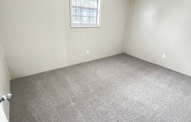 3 beds, 1.5 baths, 1,000 sqft, $1,323, Unit 442-B