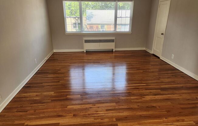2 beds, 1 bath, 897 sqft, $2,335, Unit G-20