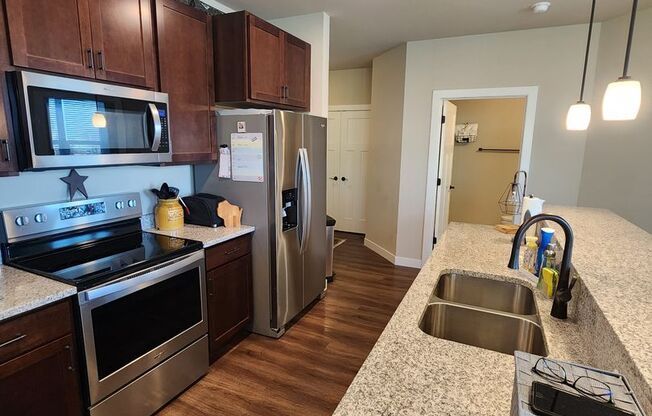 2 beds, 2 baths, 1,161 sqft, $1,795, Unit 124-221